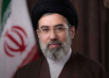 Mojtaba Khamenei responsabiliza os Estados Unidos pelo colapso do acordo com o Irã, pede unidade nacional e ameaça ampliar a resposta militar.