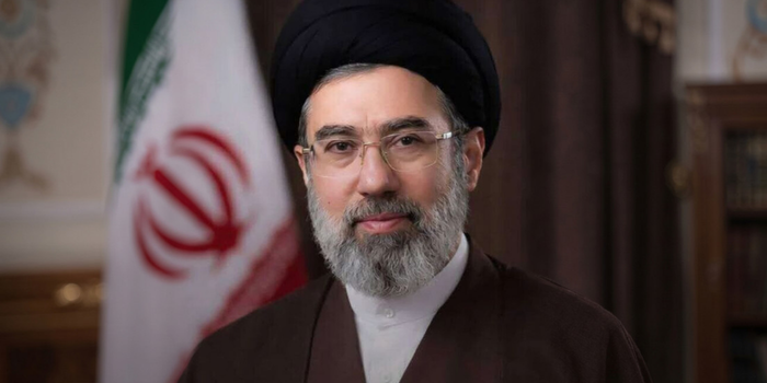 Mojtaba Khamenei responsabiliza os Estados Unidos pelo colapso do acordo com o Irã, pede unidade nacional e ameaça ampliar a resposta militar.
