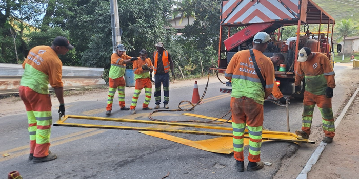 Prefeitura de Macaé intensifica revitalização da sinalização viária em ruas e rodovias para melhorar a segurança e a mobilidade urbana.