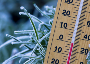 O frio perde força no Sul, mas o Rio Grande do Sul entra em alerta para tempestades, granizo e rajadas acima de 80 km/h. Goiás, Distrito Federal e áreas serranas do Sudeste ainda terão manhãs geladas.