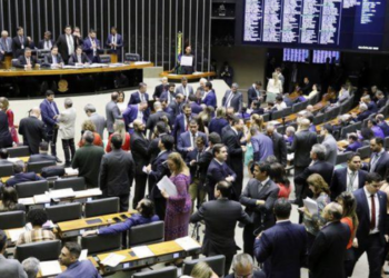 Projeto aprovado na Câmara muda a cobrança dos serviços de água e esgoto, elimina a franquia mínima e estabelece pagamento pelo consumo real.