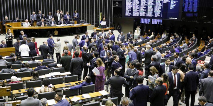 Projeto aprovado na Câmara muda a cobrança dos serviços de água e esgoto, elimina a franquia mínima e estabelece pagamento pelo consumo real.