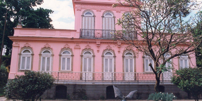 Homem apontado como especialista em furtos de livros raros é preso após tentar atingir o acervo da Casa de Rui Barbosa.