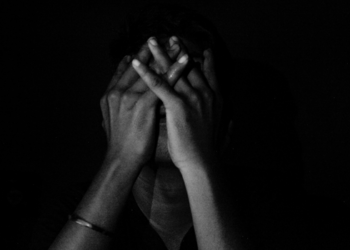 Especialistas alertam que a falta de avaliação da dor crônica pode contribuir para diagnósticos imprecisos de depressão resistente e influenciar a escolha do tratamento.