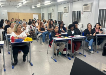Rio das Ostras inicia curso presencial de Libras para professores e profissionais da rede municipal.