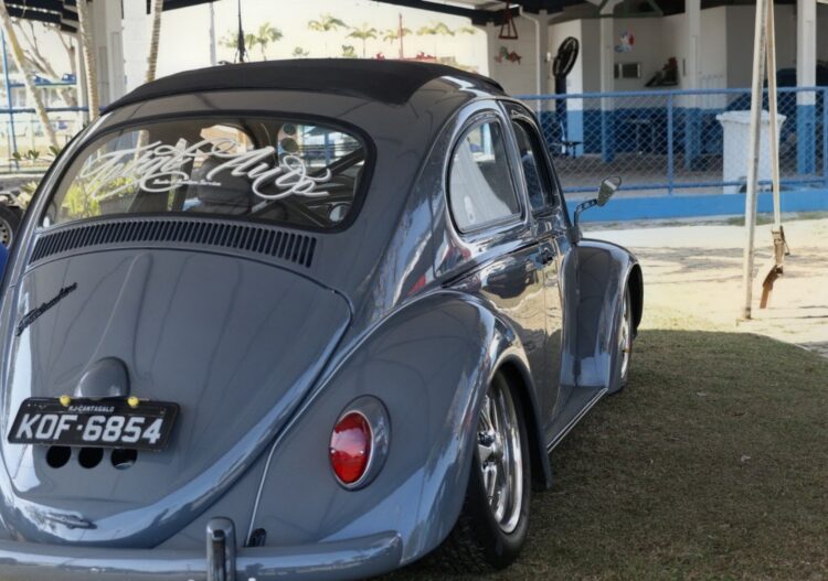 Encontro reúne carros clássicos, modelos modificados e veículos Volkswagen refrigerados a ar, além de programação musical, área de alimentação e atrações para toda a família/ Reprodução: Maurício Porão