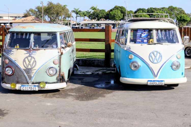 Encontro reúne carros clássicos, modelos modificados e veículos Volkswagen refrigerados a ar, além de programação musical, área de alimentação e atrações para toda a família