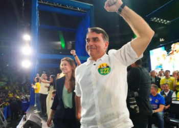 Plano de governo de Flávio Bolsonaro para 2026 prevê mudanças na segurança, redução da maioridade penal, reforma administrativa e alterações tributárias.