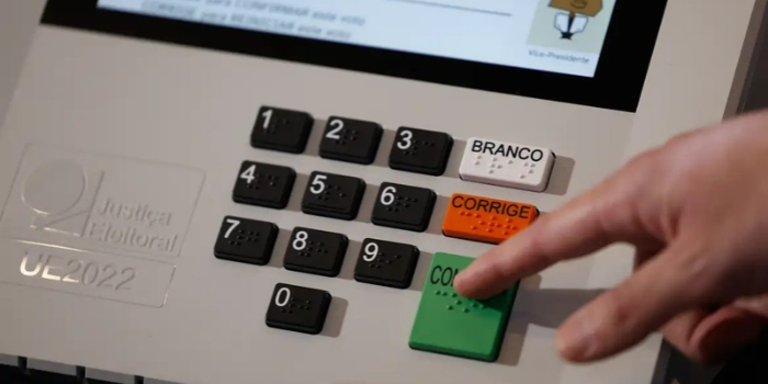 Denúncias de possíveis irregularidades eleitorais saltam de 1,1 mil para quase 4,1 mil em uma semana, segundo registros do TSE.
