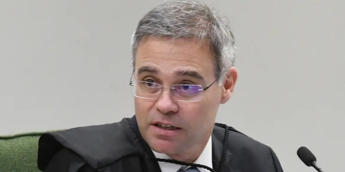 TSE discute critérios para classificar deepfakes nas eleições e diferencia uso legítimo de inteligência artificial de conteúdos manipulados.