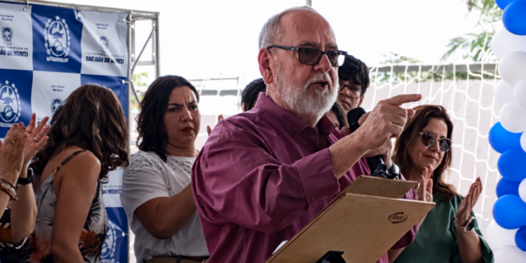 Marcos Vieira Bacellar publica carta sobre a prisão do filho, Rodrigo Bacellar, e relata saudade, dificuldades familiares e questionamentos sobre o processo.