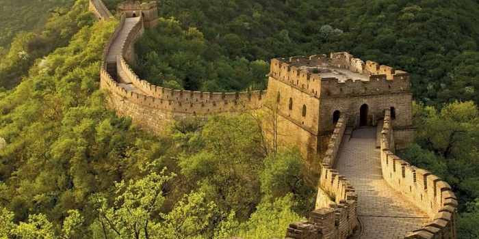 Descobertas no sítio de Niuheliang revelam templos, túmulos e peças de jade da cultura Hongshan e ajudam a entender as origens da civilização chinesa.