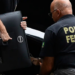 Polícia Federal realiza nova fase da Operação Sem Desconto contra suspeitos de fraudes no INSS. Mandados atingem senador Weverton Rocha e outros investigados.