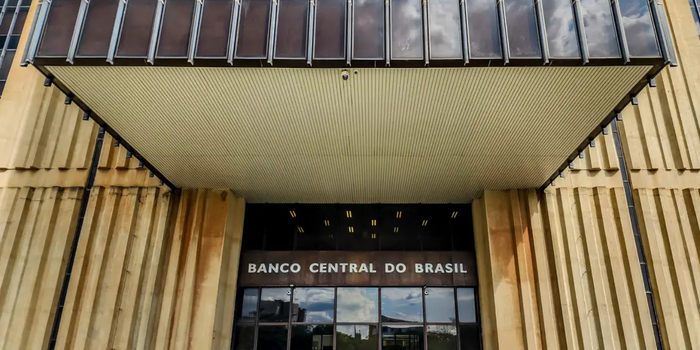 Banco Central reduz a Taxa Selic para 14% ao ano. Copom anuncia quarto corte consecutivo dos juros e destaca desaceleração da inflação e cautela com o cenário internacional.
