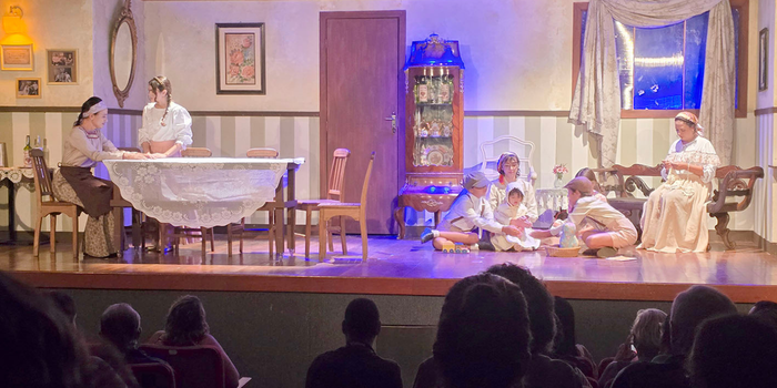 Emart abre inscrições para vagas gratuitas em cursos de Teatro e Pintura em Tela em Macaé.