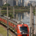 Greve parcial da CPTM provoca congestionamentos em São Paulo, afeta linhas de trem e leva a Prefeitura a suspender o rodízio de veículos.