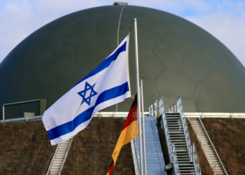 Israel incorpora o INS Drakon, sexto e último submarino da classe Dolphin II, em meio à modernização da frota e às tensões com o Irã.