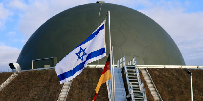 Israel incorpora o INS Drakon, sexto e último submarino da classe Dolphin II, em meio à modernização da frota e às tensões com o Irã.