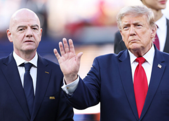 Donald Trump manifesta apoio a Gianni Infantino e afirma que trocar o presidente da FIFA seria um “erro terrível” em meio à pressão sobre a entidade.