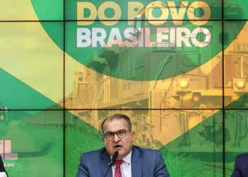 Governo federal quer elevar participação das ferrovias no transporte de cargas de 21% para 35% até 2050 e prevê R$ 1 bilhão para projetos em 2027.