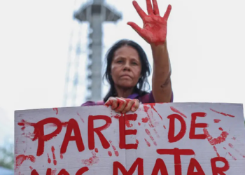 Estudo do FBSP aponta aumento da violência doméstica contra mulheres em dias de jogos de futebol entre 2023 e 2025.