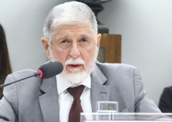 Audiência na Câmara debateu as tensões entre Brasil e Estados Unidos, envolvendo tarifas, Brics, segurança e soberania nacional.