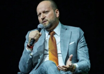 PF faz busca na mansão de Nelson Wilians durante a Operação Arena, que investiga lavagem de dinheiro e evasão de divisas relacionadas ao mercado de bets.