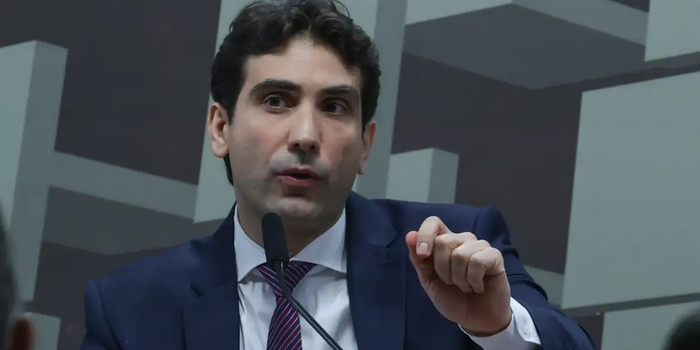 Presidente do Banco Central, Gabriel Galípolo, defende regras mais rígidas para instituições não bancárias que utilizam o FGC na captação de recursos.
