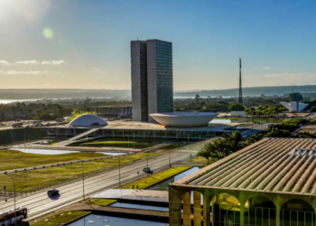 Senado aprova fim da escala 6x1. Entenda quando a jornada 5x2 e as 40 horas semanais começam a valer.
