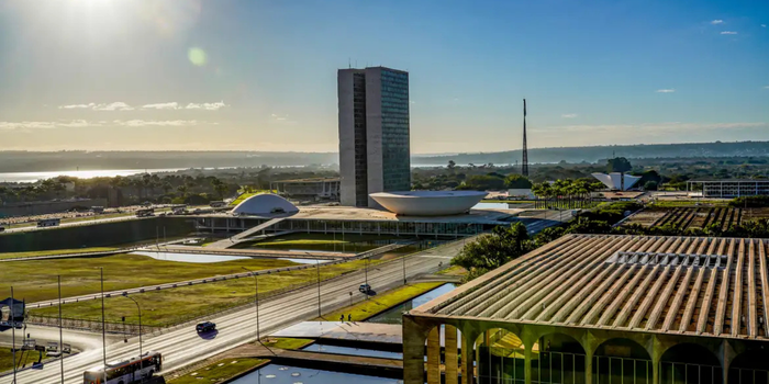 Senado aprova fim da escala 6x1. Entenda quando a jornada 5x2 e as 40 horas semanais começam a valer.
