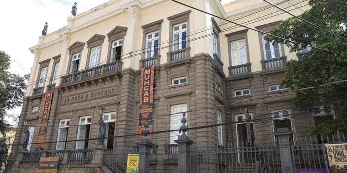 Exposição no Muhcab apresenta a história da Pequena África, destacando memória, resistência e cultura afro-brasileira no Rio de Janeiro.