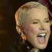Xuxa rebate críticas sobre seus figurinos na turnê O Último Voo da Nave e afirma que mulheres sofrem mais julgamentos por idade e aparência.