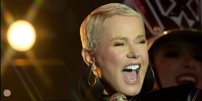 Xuxa rebate críticas sobre seus figurinos na turnê O Último Voo da Nave e afirma que mulheres sofrem mais julgamentos por idade e aparência.