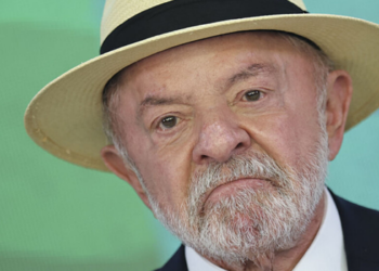 Campanha de Lula avalia ausência no debate da Band marcado para domingo (23); Flávio Bolsonaro também pode não participar caso o presidente fique fora.