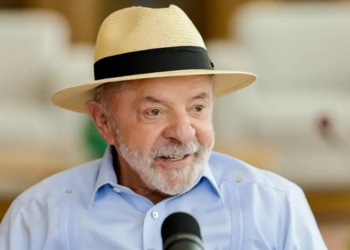 Lula volta a disputar a Presidência em 2026 pelo PT. Aos 80 anos, busca um novo mandato ao lado de Geraldo Alckmin.