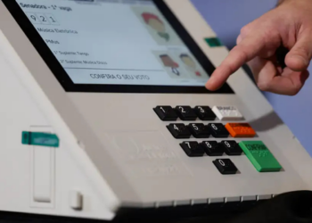 TSE registra 20.606 pedidos de candidatura para as eleições de 2026, cerca de 30% menos que em 2022; veja o perfil dos candidatos.