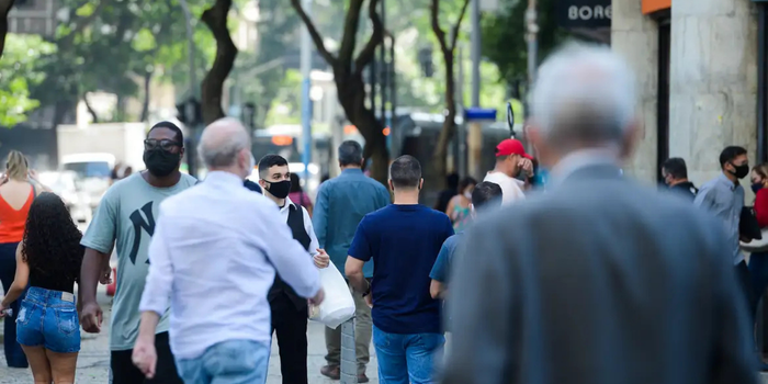 Pesquisa da UFF aponta que 81% dos brasileiros consideram importante que candidatos a cargos eletivos acreditem em Deus e mostra diferenças por renda.