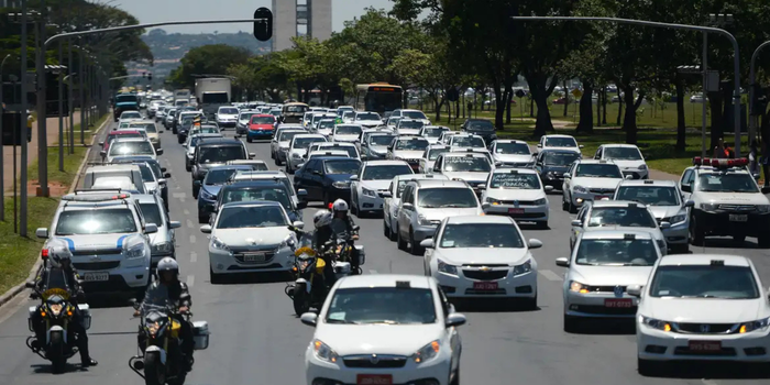 Move Brasil eleva de R$ 150 mil para R$ 200 mil o limite dos veículos financiáveis e amplia opções de híbridos para taxistas e motoristas de aplicativo.