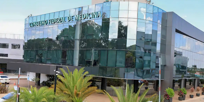 Justiça Federal suspende o reconhecimento da harmonização orofacial como especialidade odontológica após recurso do CFM. CFO anuncia que vai recorrer da decisão.