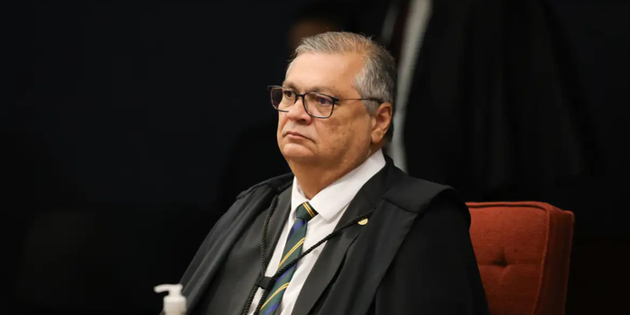 Flávio Dino autoriza a Polícia Federal a acessar informações de investigação da Polícia Civil de SP envolvendo produtora do filme sobre Jair Bolsonaro.