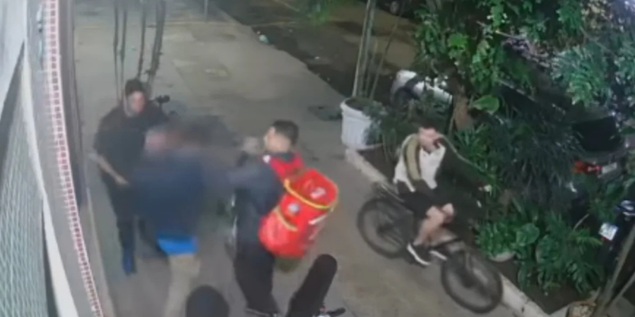 Ciclista de 37 anos morreu após ser espancado em Copacabana por pessoas que suspeitaram que ele havia roubado uma bicicleta. Quatro foram presos.