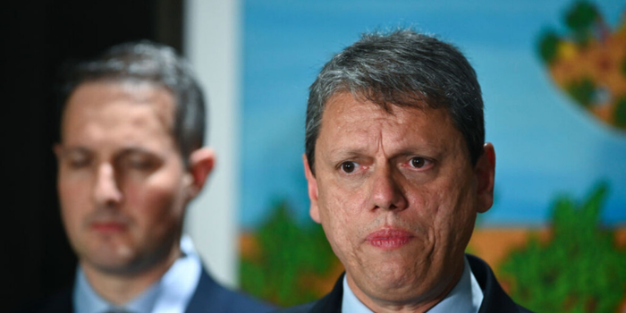 Tarcísio afirma que Polícia Civil de SP cumprirá decisão do STF sobre compartilhamento de dados da Operação Wi-Fi, que investiga contratos ligados à produtora de “Dark Horse”.