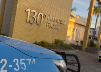Forças de segurança apreenderam 27 frascos de “black lança” em uma área de restinga de Quissamã, no Norte Fluminense. Material foi levado à Polícia Civil.