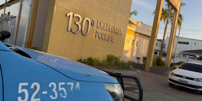 Forças de segurança apreenderam 27 frascos de “black lança” em uma área de restinga de Quissamã, no Norte Fluminense. Material foi levado à Polícia Civil.