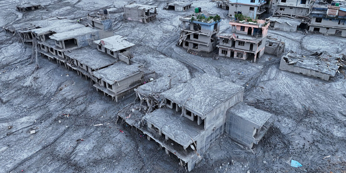 Enchentes no Nepal já deixaram 903 mortos e 4.247 desaparecidos, segundo as autoridades. Equipes de resgate continuam as buscas nas áreas atingidas.