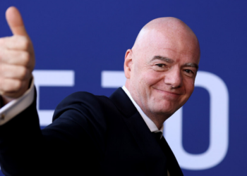 FIFA assina contrato de cerca de R$ 16 milhões com agência britânica para administrar redes sociais e reforçar a imagem da entidade e de Gianni Infantino.