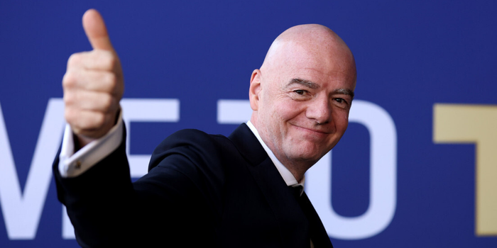 FIFA assina contrato de cerca de R$ 16 milhões com agência britânica para administrar redes sociais e reforçar a imagem da entidade e de Gianni Infantino.