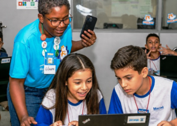 Macaé registra avanço na educação básica e destaca escolas de tempo integral com bons resultados.
