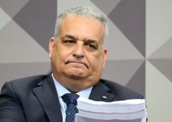 Alfredo Gaspar foi anunciado como vice de Flávio Bolsonaro na disputa presidencial de 2026. Conheça a trajetória política e profissional do deputado alagoano.