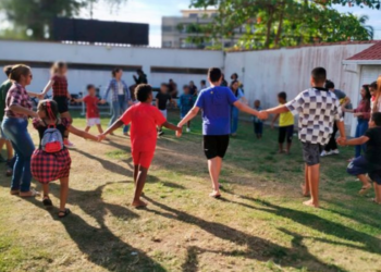 CAPSi de Rio das Ostras promove tarde de convivência com mais de 150 pessoas e reforça a importância da integração entre crianças, adolescentes, familiares e profissionais.
